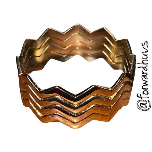 Set of 4 Smooth High-Shine Metal Bracelets - Classic Stackable Style - Picture 3 of 8